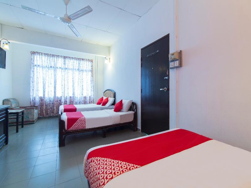 Oyo 1093 Ali'S Motel Teluk Bahang Exterior foto